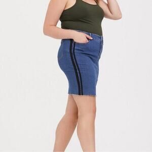 Torrid Raw Hem Fitted Pencil Denim Mini Skirt Stretch Bodycon Striped Sides 18